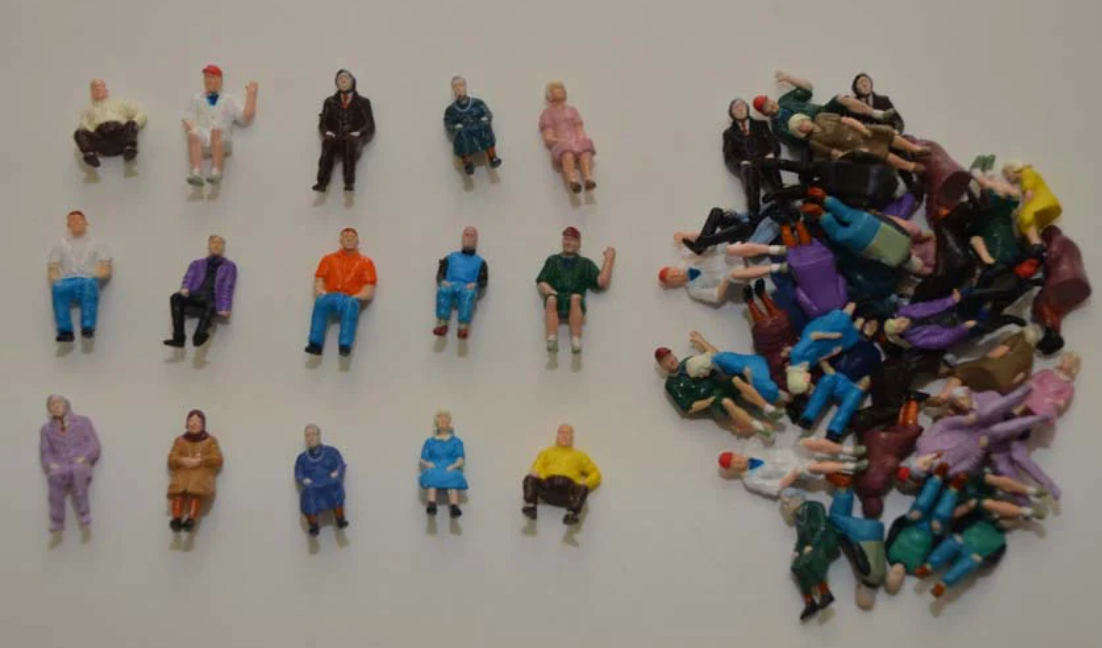 50 O Scale sitting figures