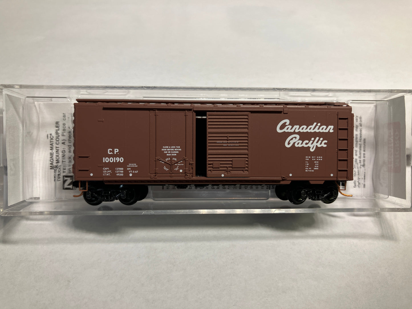 Micro Trains 02200110 Canadian Pacific Box Car