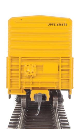 WalthersMainline (HO) Part # 910-3945 57' Mechanical Reefer - Ready to Run -- Union Pacific Fruit Express(R) UPFE #456699 (yellow, Shield Logo)