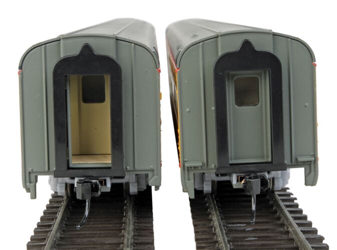 WalthersMainline (HO) Part # 910-30008 85' Budd Large-Window Coach - Ready to Run -- Union Pacific (Armour Yellow, gray, red)