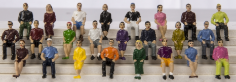 o Scale painted sitting figures