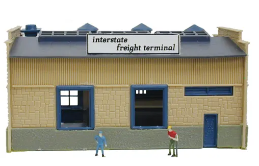 MODEL POWER #2583 CF TRUCK DEPOT ASSEMBLED BUILDING - LIGHTED WITH 2 HANDPAINTED FIGURES