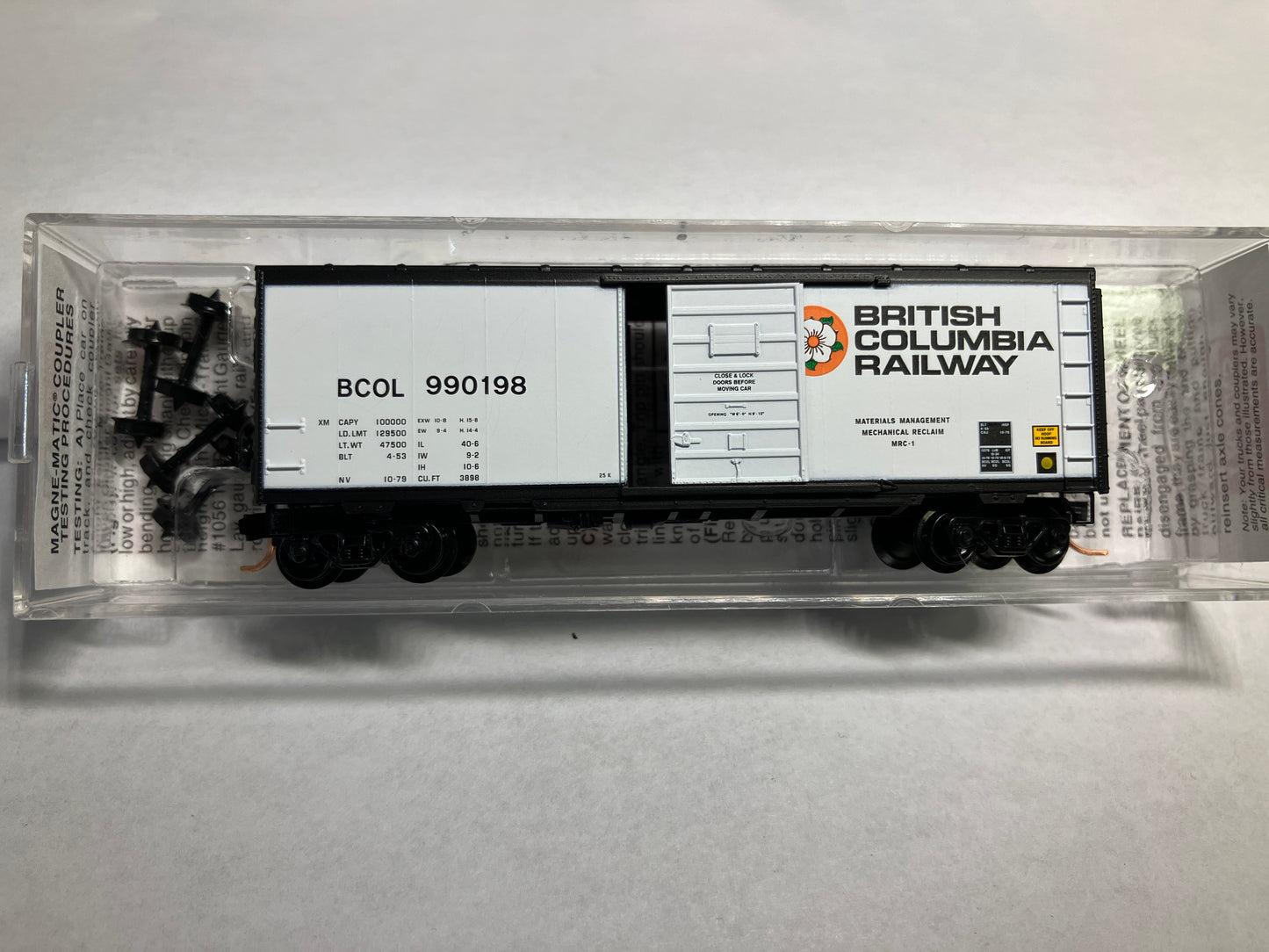 Micro Trains 07300060 British Columbia Railway 40' standard Box Car