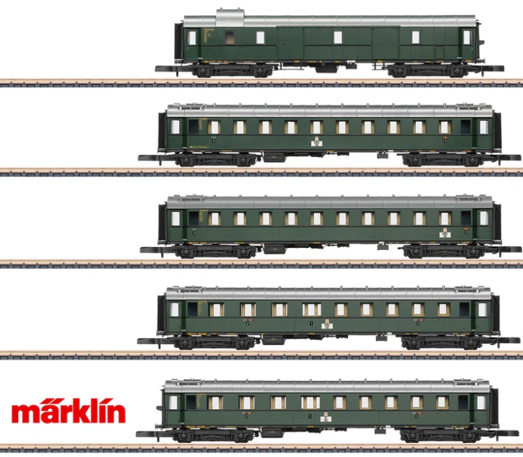 Set of model train cars on tracks with Märklin logo.