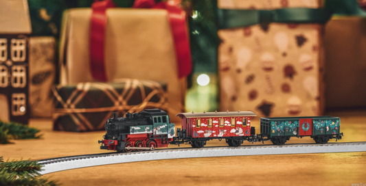 Christmas HO train