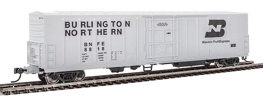 WalthersMainline (HO) Part # 910-3928 57' Mechanical Reefer - Ready to Run -- Burlington Northern BNSF #8818 (white, black, BN Logo)