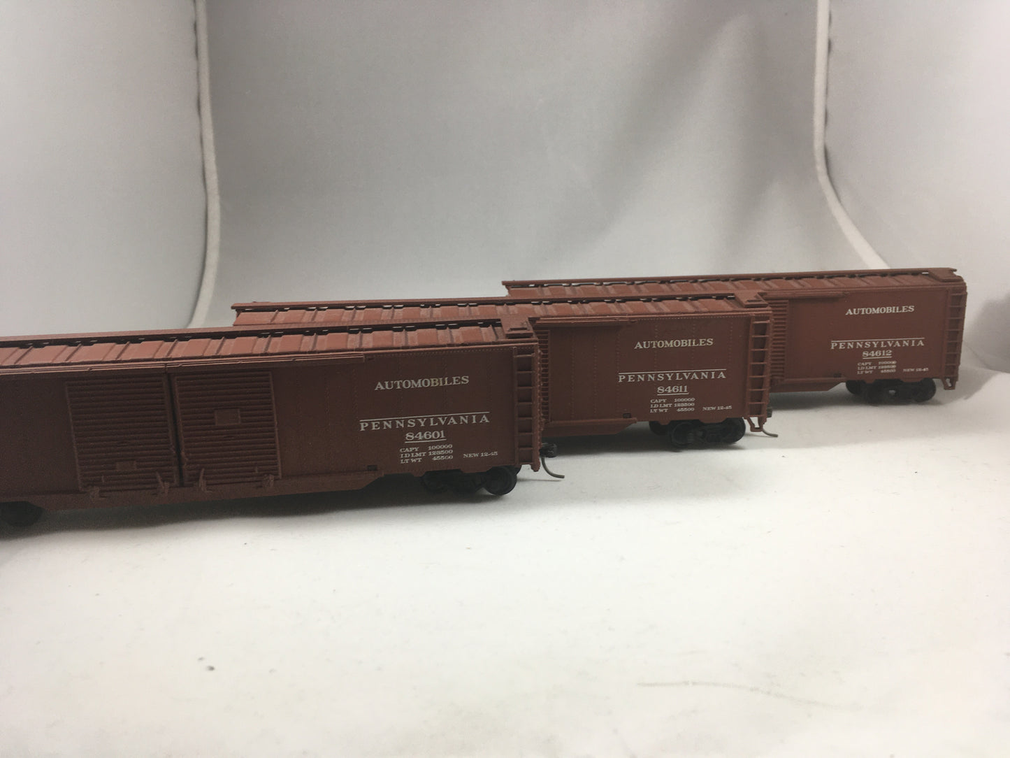 Set of (3) PRR box cars with plastic wheels.