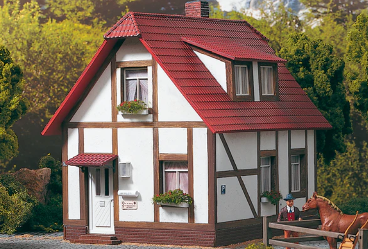 PIKO 62050 KINGS HALF TIMBER HOUSE, BUILDING KIT (G-SCALE)